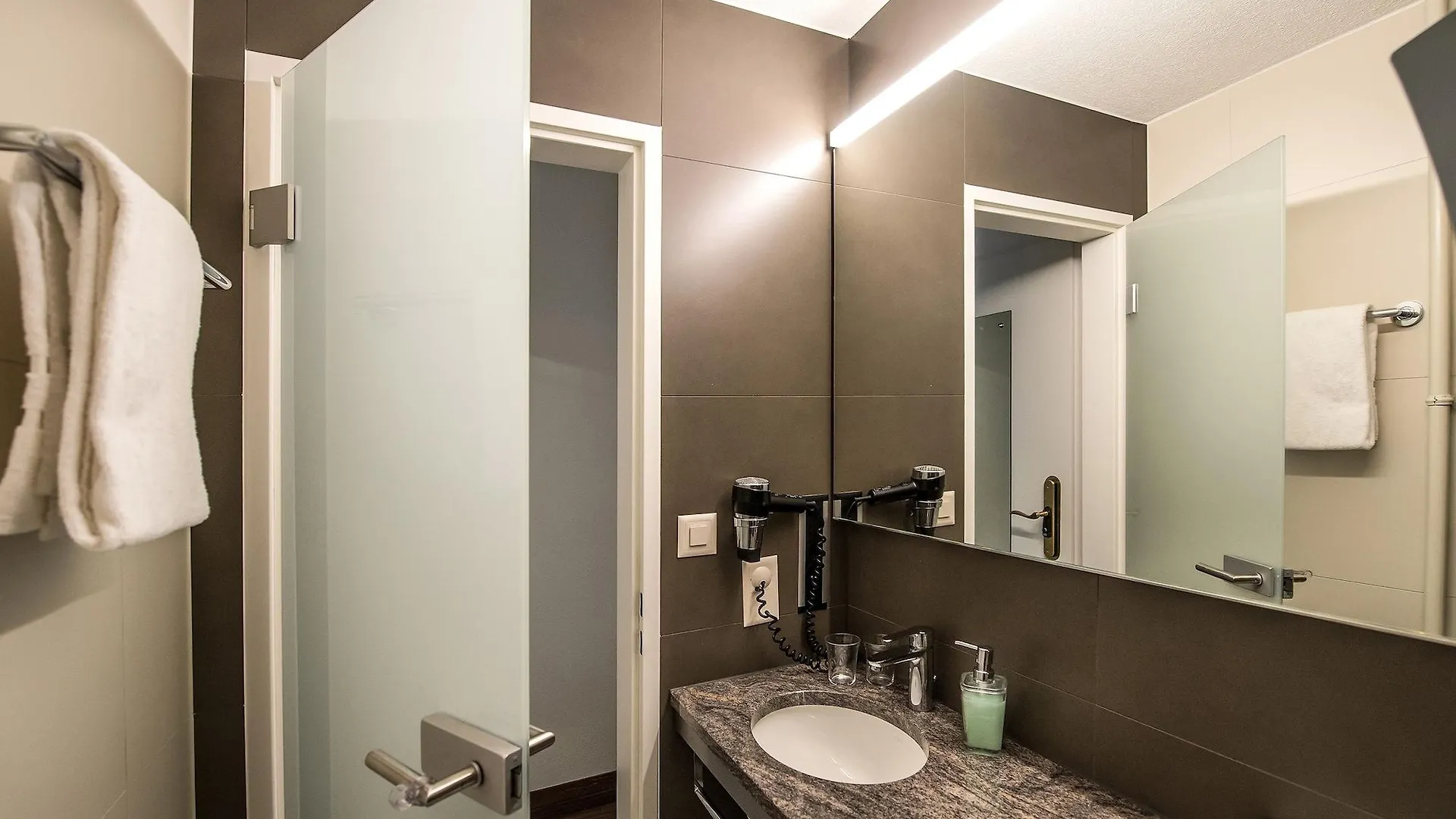 Alexander Guesthouse Zurich Old Town 2*,  Switzerland